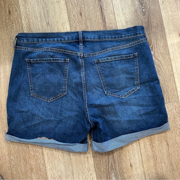 Old Navy Women’s Medium Wash Regular Fitted Denim Rolled Hem Shorts Sz 16 GUC - Picture 6 of 6